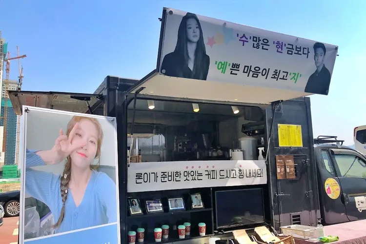 金賽綸當時還送咖啡車到《雖然是精神病但沒關係》片場打氣。翻攝coffeebardo部落格