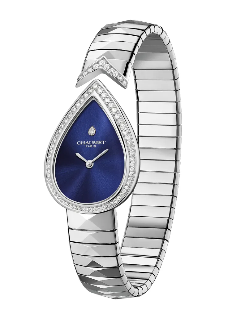 CHAUMET Joséphine Aigrette腕錶，精鋼、明亮式切割鑽石，藍色放射狀太陽紋錶面，錶徑27.30 x 20.20 mm，高精度瑞士製造石英機芯，24萬1000元。品牌提供