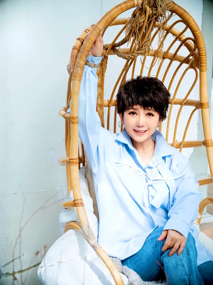 周思潔與過去的自己對話「謝謝妳勇敢」。萊格悠國際文化提供