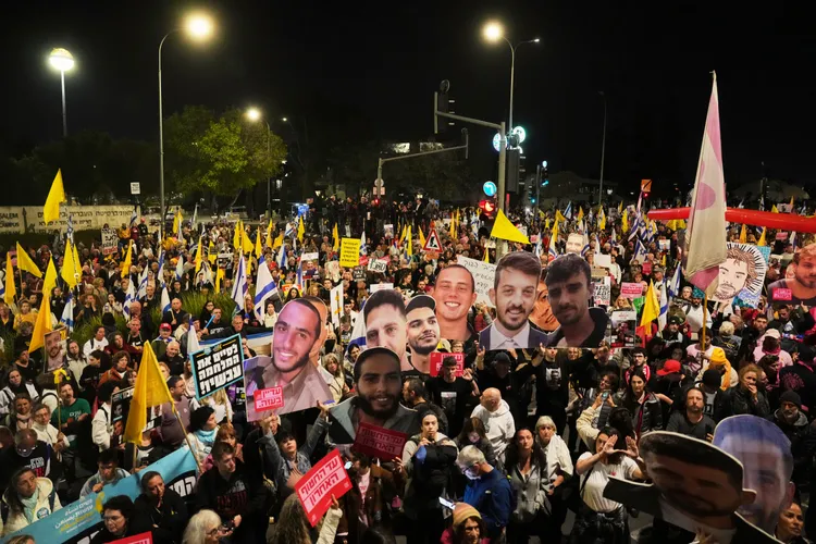 以色列耶路撒冷也有人質家屬與支持者在總理辦公室外示威。美聯社