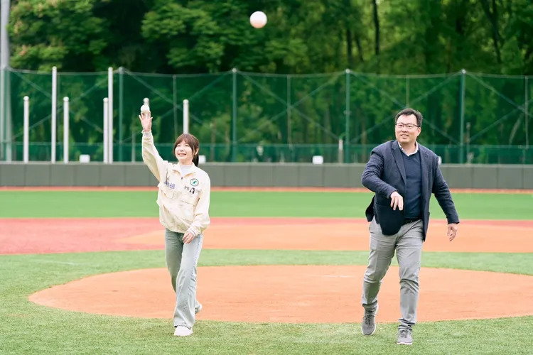 民進黨立委吳沛憶昨（29日）出席北市加蚋盃國際少棒錦標賽開幕儀式。吳沛憶辦公室提供