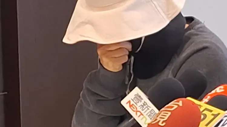 台中某國小棒球教練涉性侵41名學童，受害學童家長在受訪過程中數度哽咽。民眾提供