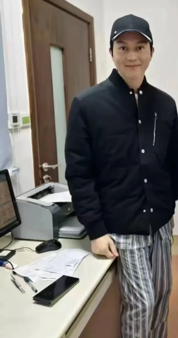 張智霖表示去上海嘗試新的膽結石療法。翻攝芒果撈小萌主微博