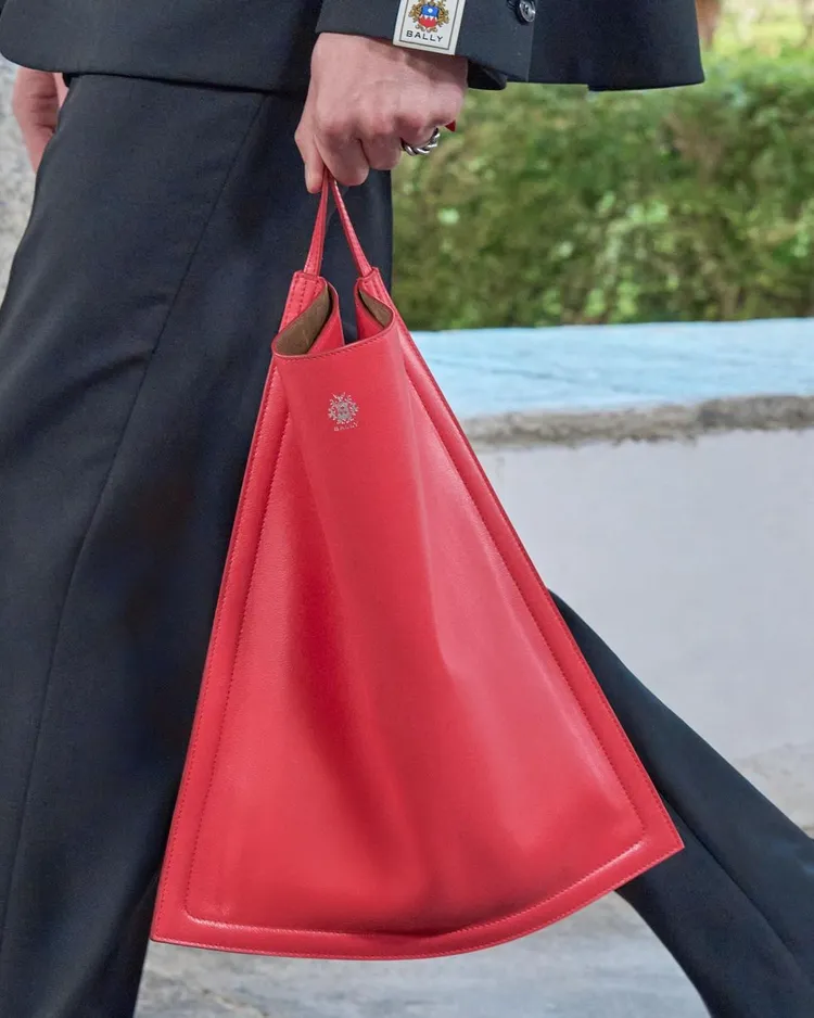 Beckett全系列於本季皆飾以Bally Crest徽章家族族徽。品牌提供