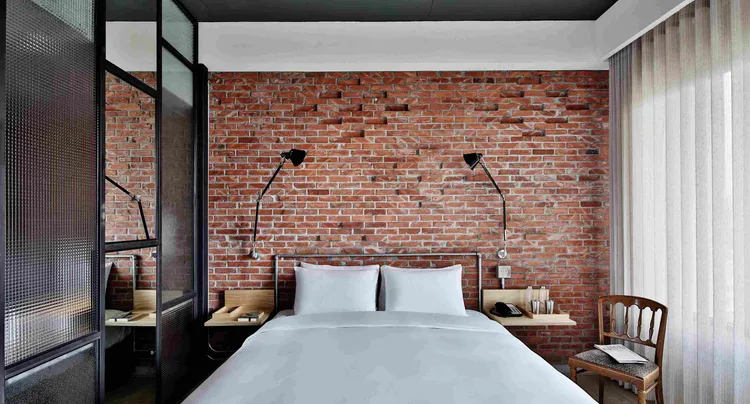 「花開旅行」專案期間可選擇雙人入住台南U.I.J友愛街旅館。高鐵提供