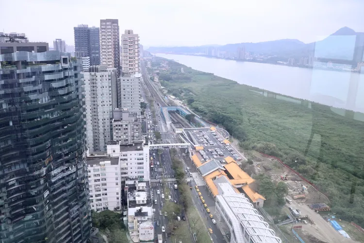 走進「泰公」位於台綜院30樓的辧公室，景觀遼闊美景一覽無遺。莊宗達攝