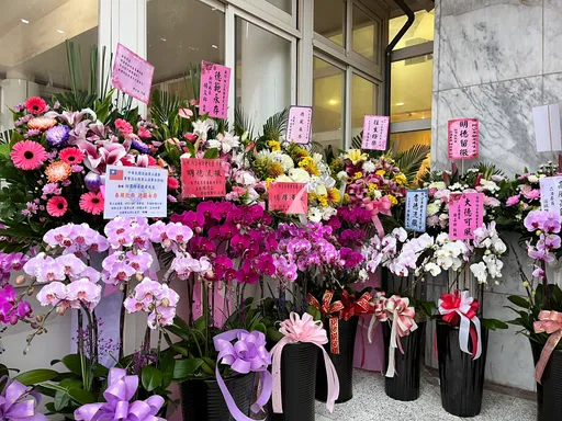 柯爸告別式｜賴清德總統派人致意遭拒改送花籃　花籃卻消失！民眾黨回應了