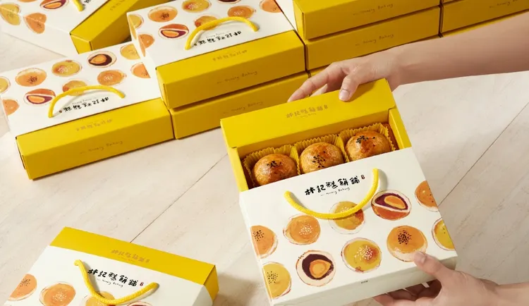 蛋黃酥6入禮盒售價360元。店家提供
