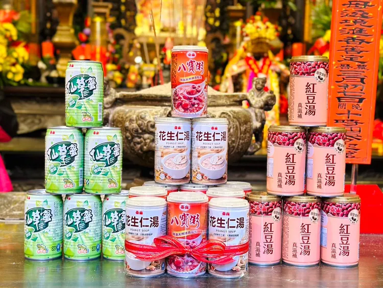 購買泰山仙草蜜、花生仁湯、八寶粥、紅豆湯滿168元即可抽大甲鎮瀾宮媽祖金飾。泰山提供