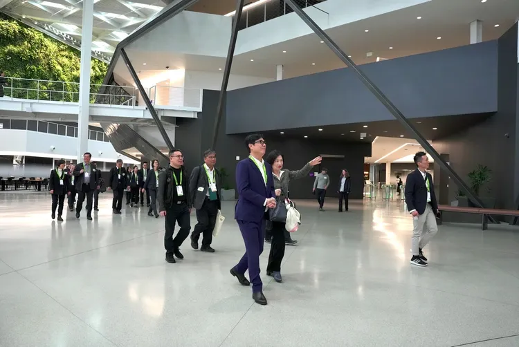 NVIDIA 全球副總裁親自帶領市府團隊參訪 NVIDIA 總部。經發局提供