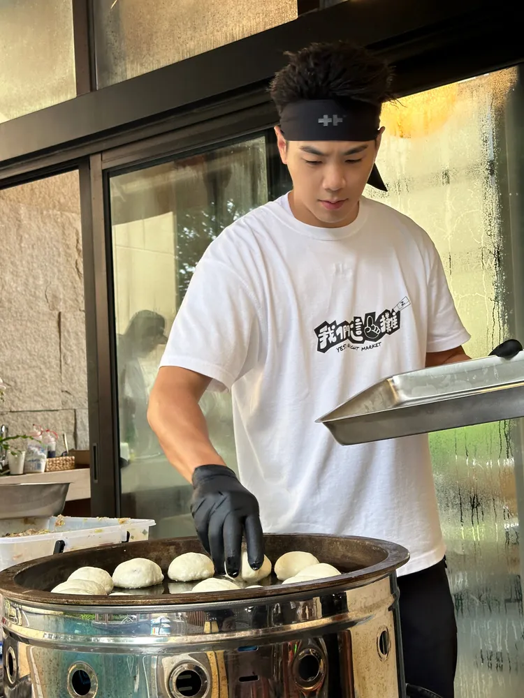 禾浩辰製作煎包。三立提供