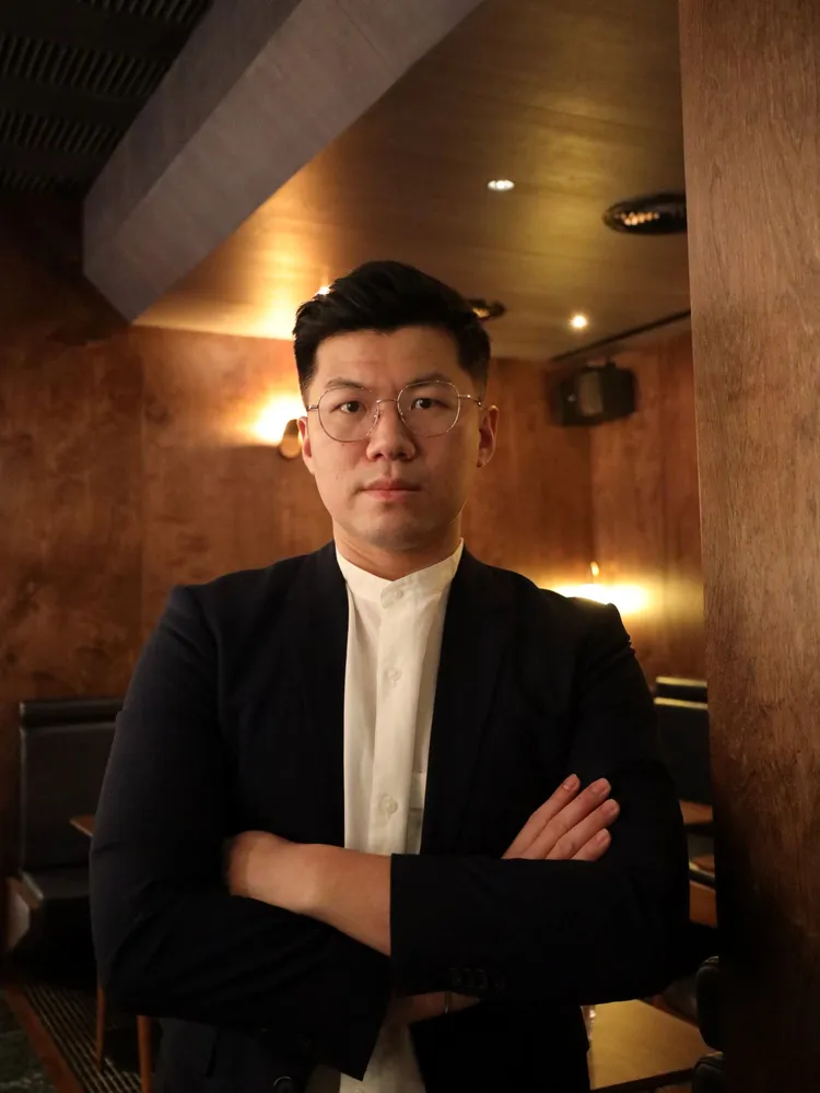 Bar Dip主理人陳宥任 (龍兒)，親自設計四款特色調酒，將客家桔醬、梅乾菜、馬告、破布子等在地風味巧妙融入酒體。台北遠東香格里拉提供