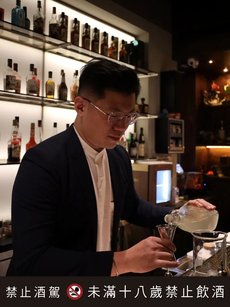 Bar Dip榮獲2023年「Taiwan Bar Awards」年度最佳新酒吧與全台人氣酒吧第七名的Bar Dip，是當今高雄最受歡迎的酒吧之一。台北遠東香格里拉提供
