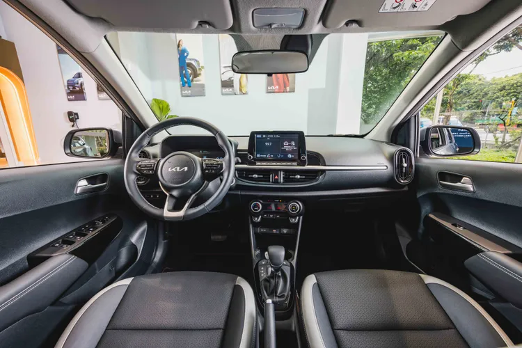 全新Picanto配備Supervision多彩科技儀表板與8吋懸浮式多媒體觸控螢幕，Apex車型可選配「Luxe選配套件」。業者提供