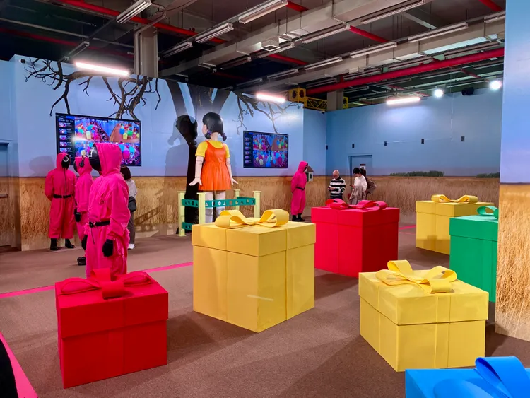 各階段遊戲闖關中可見影集經典場景，如在會轉頭的英熙娃娃等。莊偉祺攝