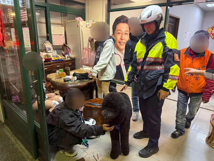 警方替民眾找回愛犬。警方提供