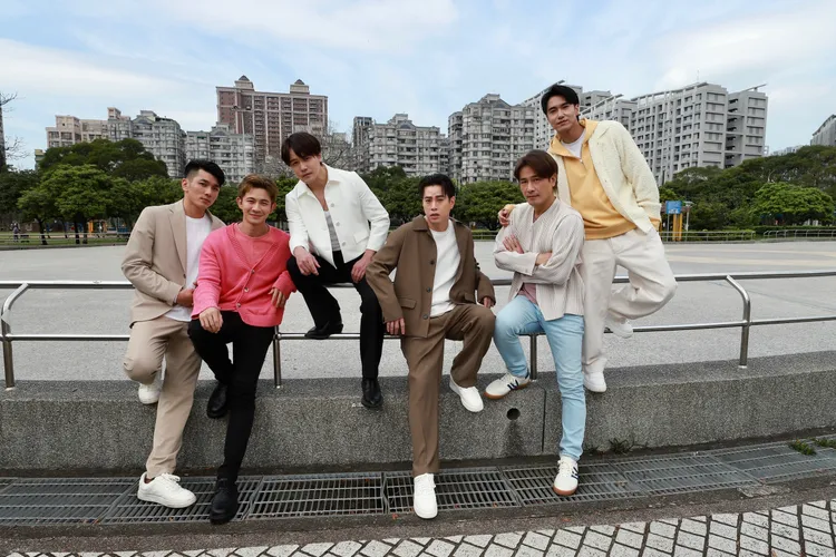 《好運來》男神大集合，左起吳政澔、曾子益、黃文星、吳東諺、傅子純、洪浩竣。民視提供