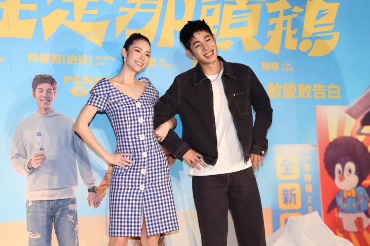 詹懷雲（右）和林奕嵐現身首映會。莊宗達攝