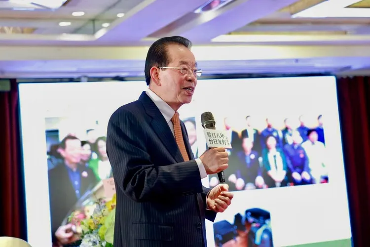 謝長廷發表新書「駐日八年台日友好記事簿」。取自黃捷臉書