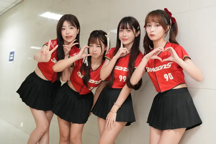 （左起）柳柳   群群   靜靜  佩霓。彭欣偉攝