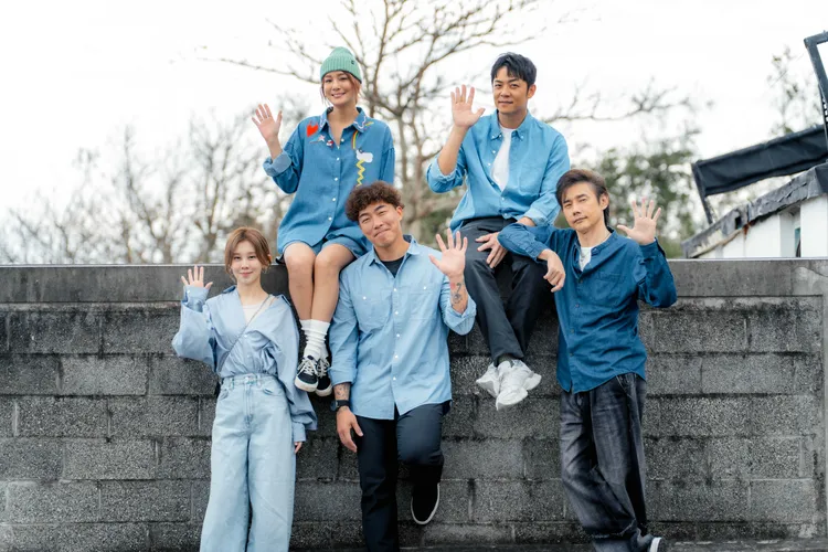 白安（左起）、莎莎、郭泓志、姚元浩、包偉銘等新舊成員現身。好看娛樂提供