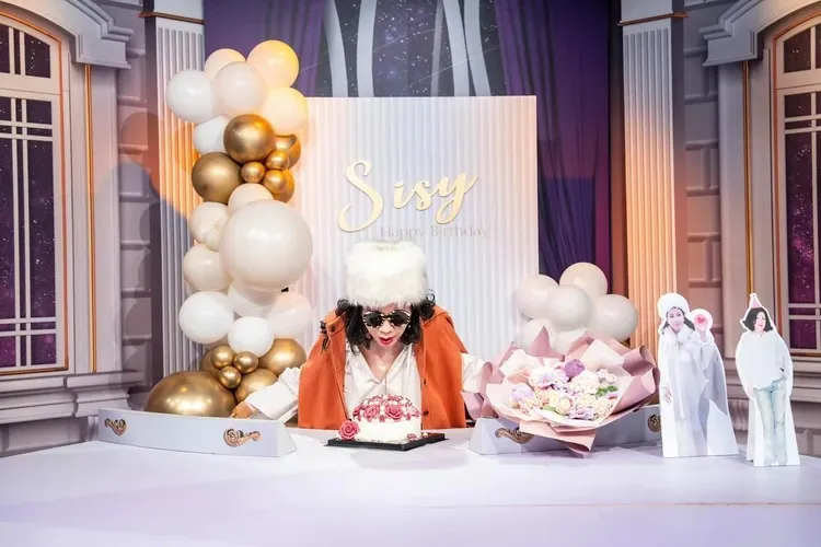 陳文茜25日剛度過67歲生日，再公布最新病情。翻攝自臉書粉專《文茜的世界周報 Sisy's World News》