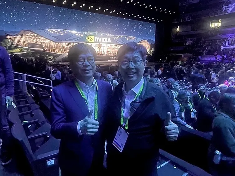 陳其邁市長與鴻海科技集團劉揚偉董事長於NVIDIA GTC場內合照