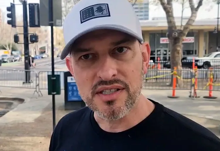 美國反特斯拉示威蔓延之際，詹姆斯受訪表示贊成政府效率部存在，如果不喜歡特斯拉就不要買，不要騷擾有特斯拉的人。 中央社