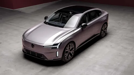 Volvo ES90正式登场　跨界旗舰电动车挑战豪华市场