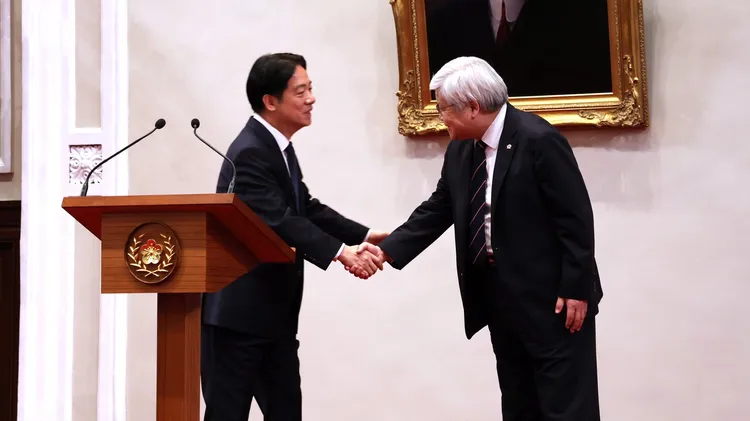 台積電董事長魏哲家（右）與總統賴清德共同召開記者會說明台積電赴美投資。記者葉家瑋攝