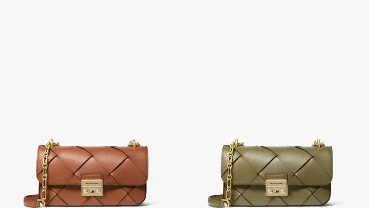 MICHAEL KORS Tribeca鍊帶肩背包，各1萬7200元。品牌提供