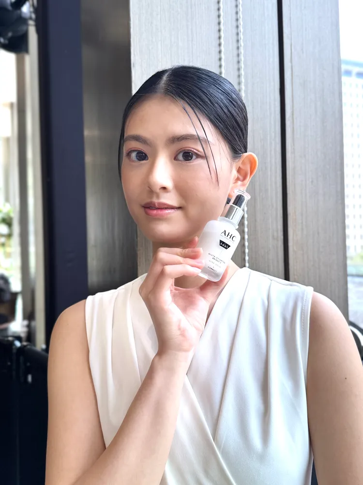 AHC醫美科研超秒晶透穀胱甘肽淡斑精華。張家玲攝