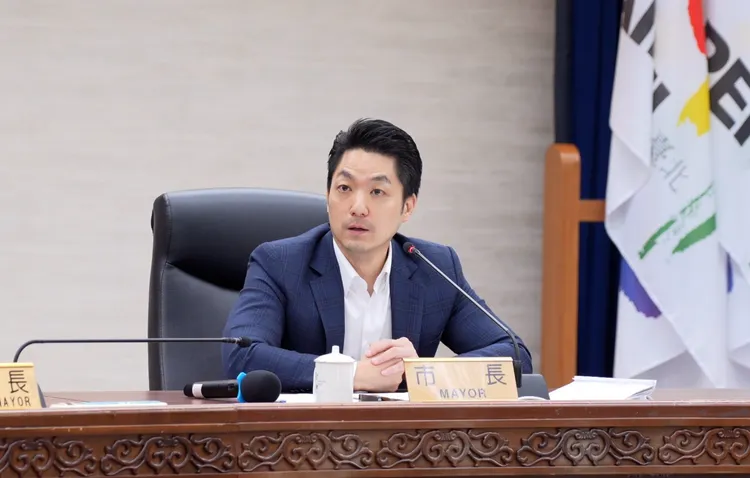 蔣萬安於市政會議中宣布明日南下考察酪農業。北市府提供