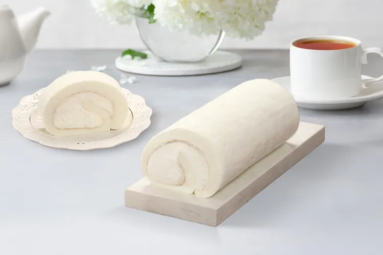 亞尼克白色情人節推薦，雪天使生乳捲，純潔戀人般的美妙，售價420元。業者提供