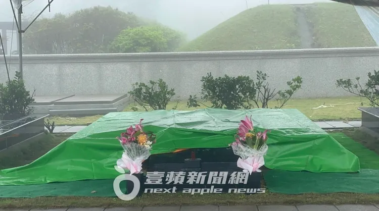 玫瑰園中與大S同區墓地外觀。特勤中心攝