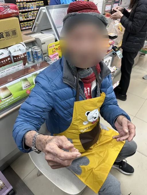 失智翁破壞塑膠掛鉤偷溜出門 走失4次!警一眼認出送返家