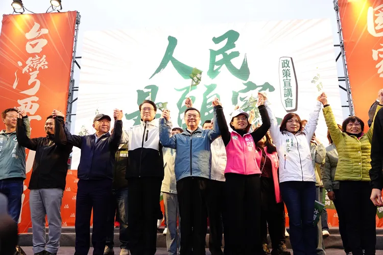 秘書長林右昌偕同立委立委林淑芬、立委李坤城、立委吳秉叡、立委蘇巧慧、立委張宏陸、立委吳琪銘，接連上台助講。記者莊宗達攝