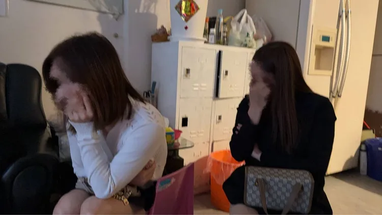 警方查獲涉嫌從事性交易越籍女子。桃園警分局提供