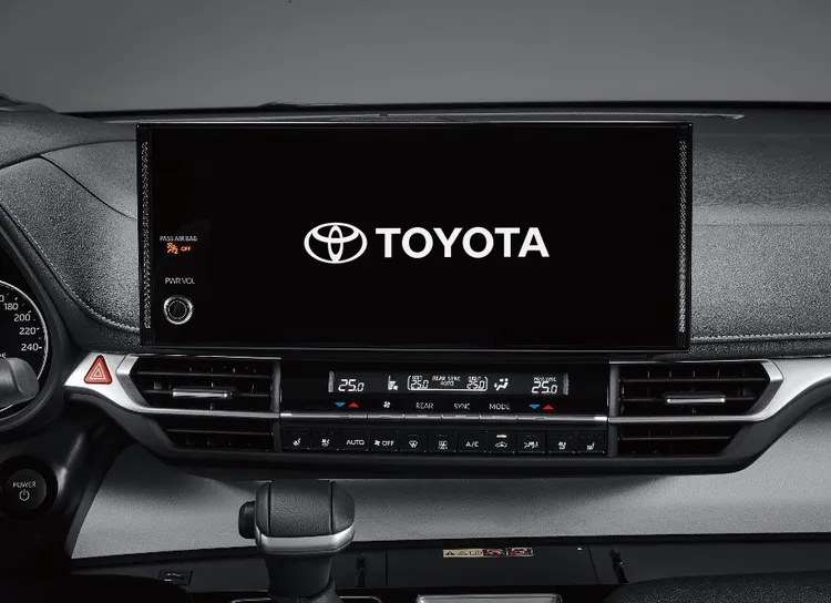 全車系標配12.3吋觸控式影音主機，帶來更直覺流暢的操作，並讓駕駛與乘客享受更豐富的娛樂體驗。業者提供