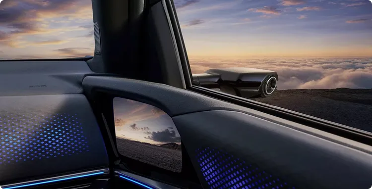 傳統後視鏡也被電子攝影鏡取代，畫面顯示在車內的螢幕上。原廠照片