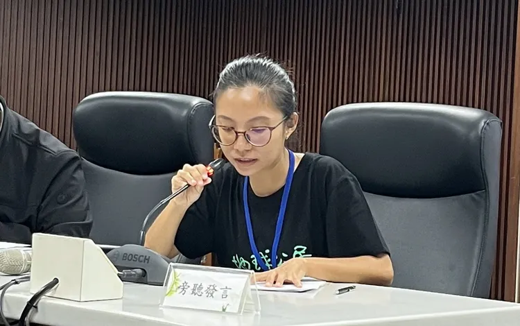 地球公民專員林冠伶呼籲，台積電訂定逐年上升的綠電比例規劃，承諾優先採。翻攝畫面