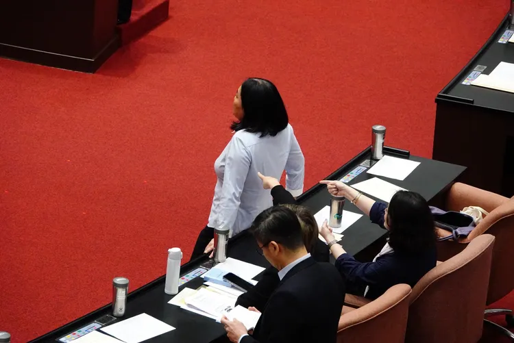 吳思瑤則認為，現場都可直播，為何不能錄影，並表示自己從頭到尾都在座位上沒有干擾。記者莊宗達攝