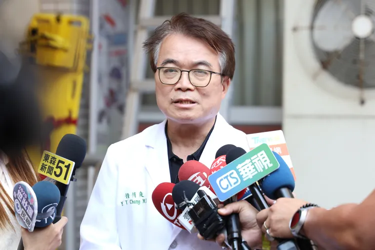 亞大附設醫院急診部主任鍾侑庭說，CPR救援並不需任何證照，盼民眾不要因此次事件而產生寒蟬效應。民眾提供