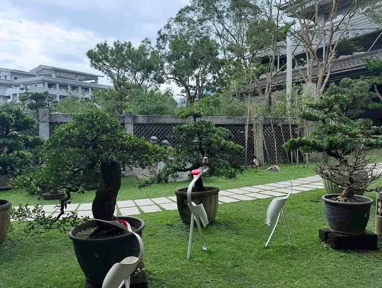 楊紫瓊拜訪證嚴法師。翻攝翻攝@michelleyeoh_official IG