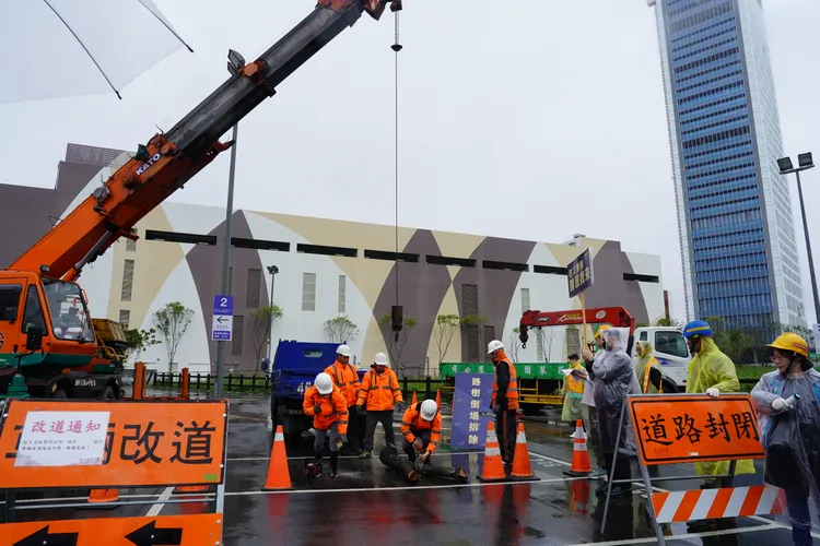 新加入防災企業「昌宏起重企業社」則派出大型機具，提供林口實地救援。公所提供