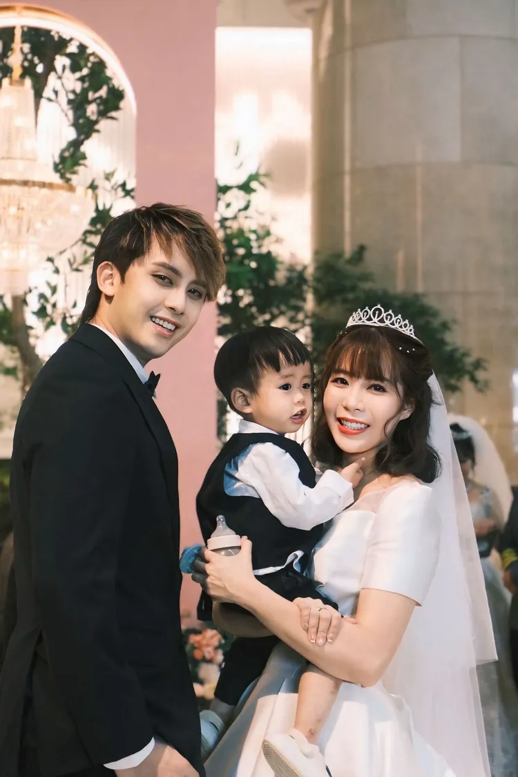 田亞霍跟老婆補辦婚禮。猫少娛樂工作室提供