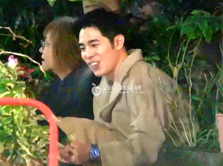 詹懷雲說話嘴裡吐出的霧氣，分不清是寒氣還是菸霧。特勤中心攝