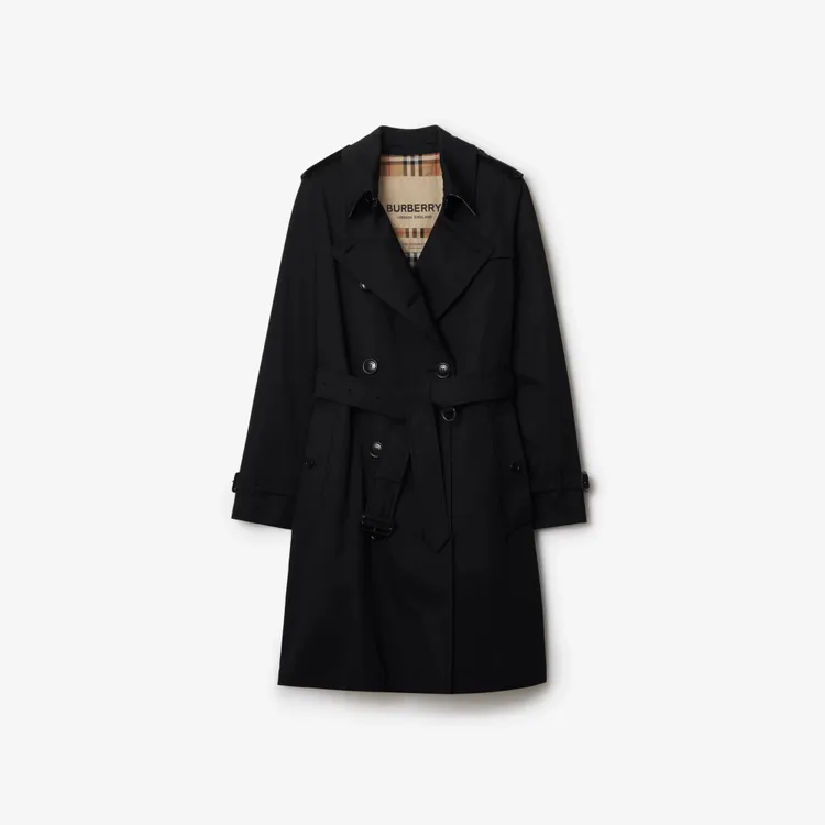 BURBERRY黑色中長版Kensington Heritage系列風衣，8萬9000元。品牌提供