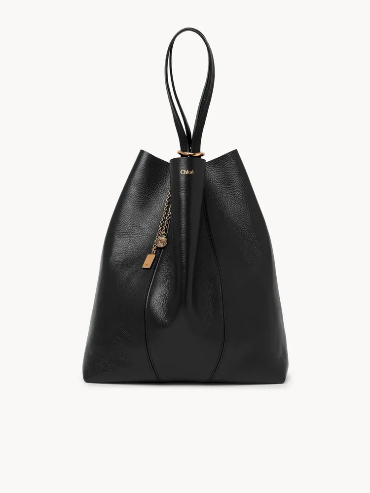 Chloé Spin黑色大型托特包，6萬3000元。品牌提供