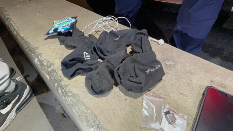 陳男將毒品藏在襪子內。警方提供